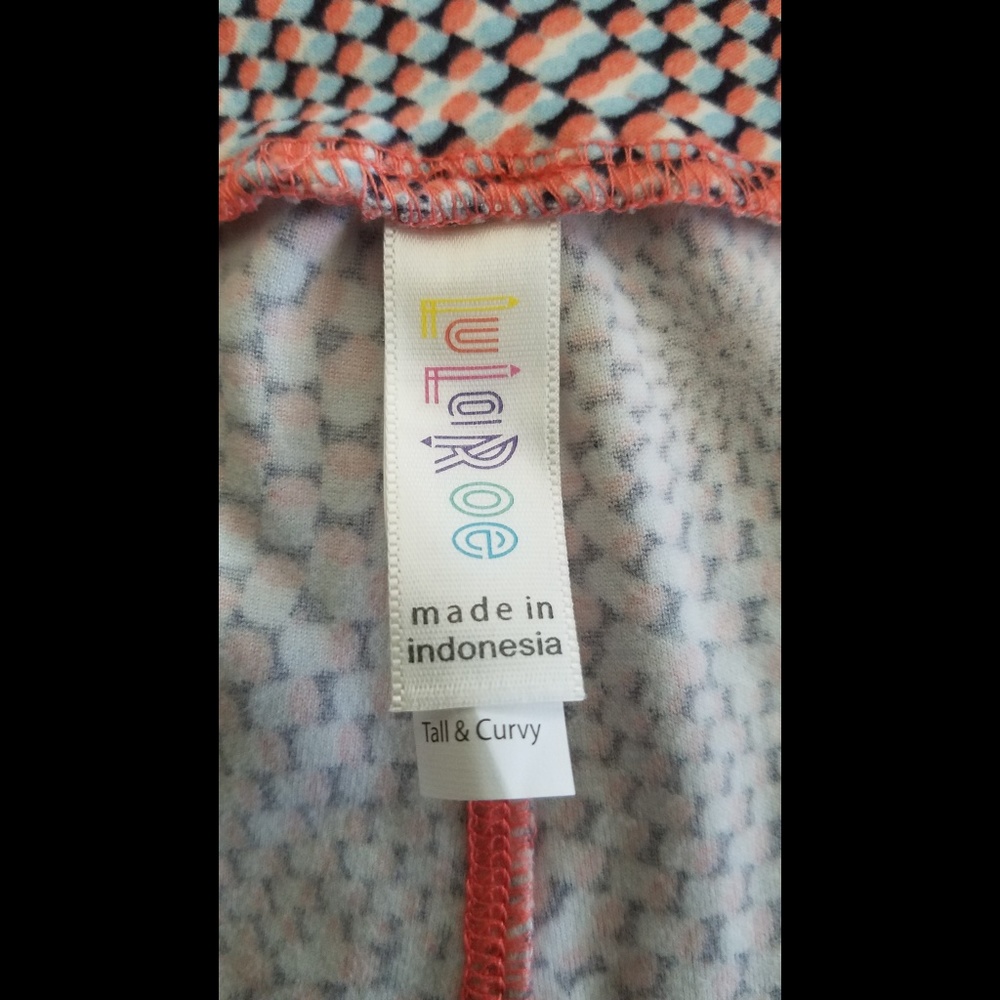 LulaRoe Leggings size Tall & Curvy - Picture 3 of 7
